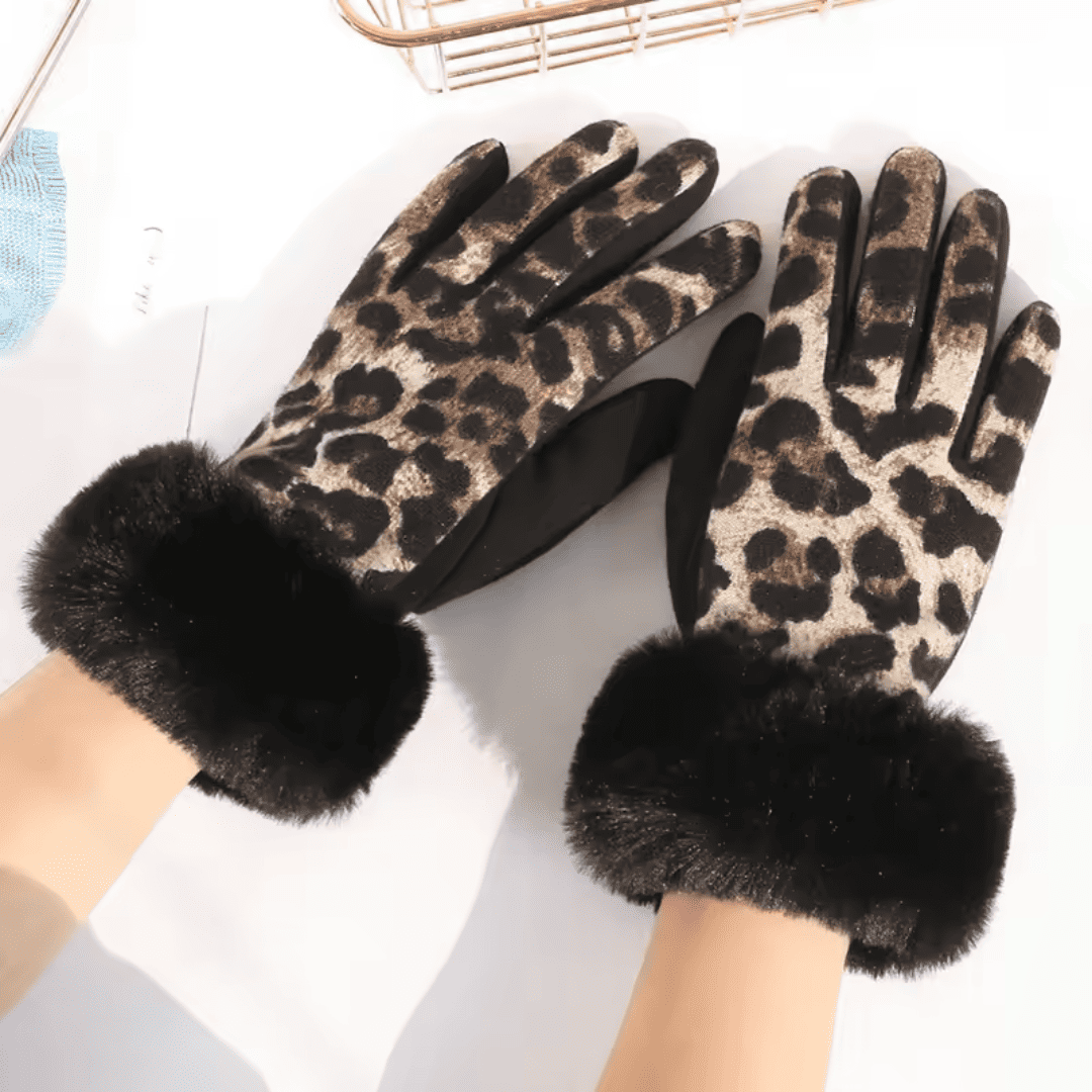 Luva Feminina Animal Print com Detalhe em Pelúcia Forglows