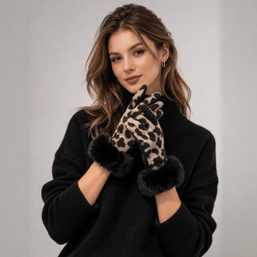 Luva Feminina Animal Print com Detalhe em Pelúcia Forglows